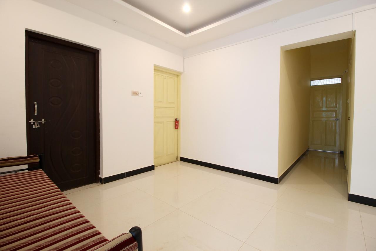 Oyo 10385 Hotel Nirmala Vilas カンドリム エクステリア 写真