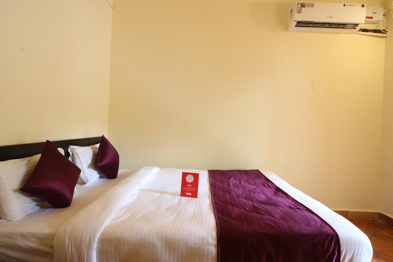 Oyo 10385 Hotel Nirmala Vilas カンドリム エクステリア 写真